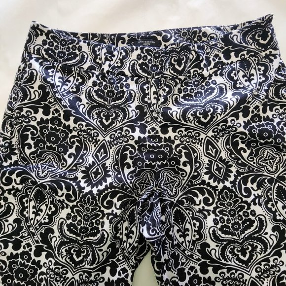 Ann Taylor Black & White Floral Paisley Printed Mid Rise Slim Pants - Picture 3 of 5